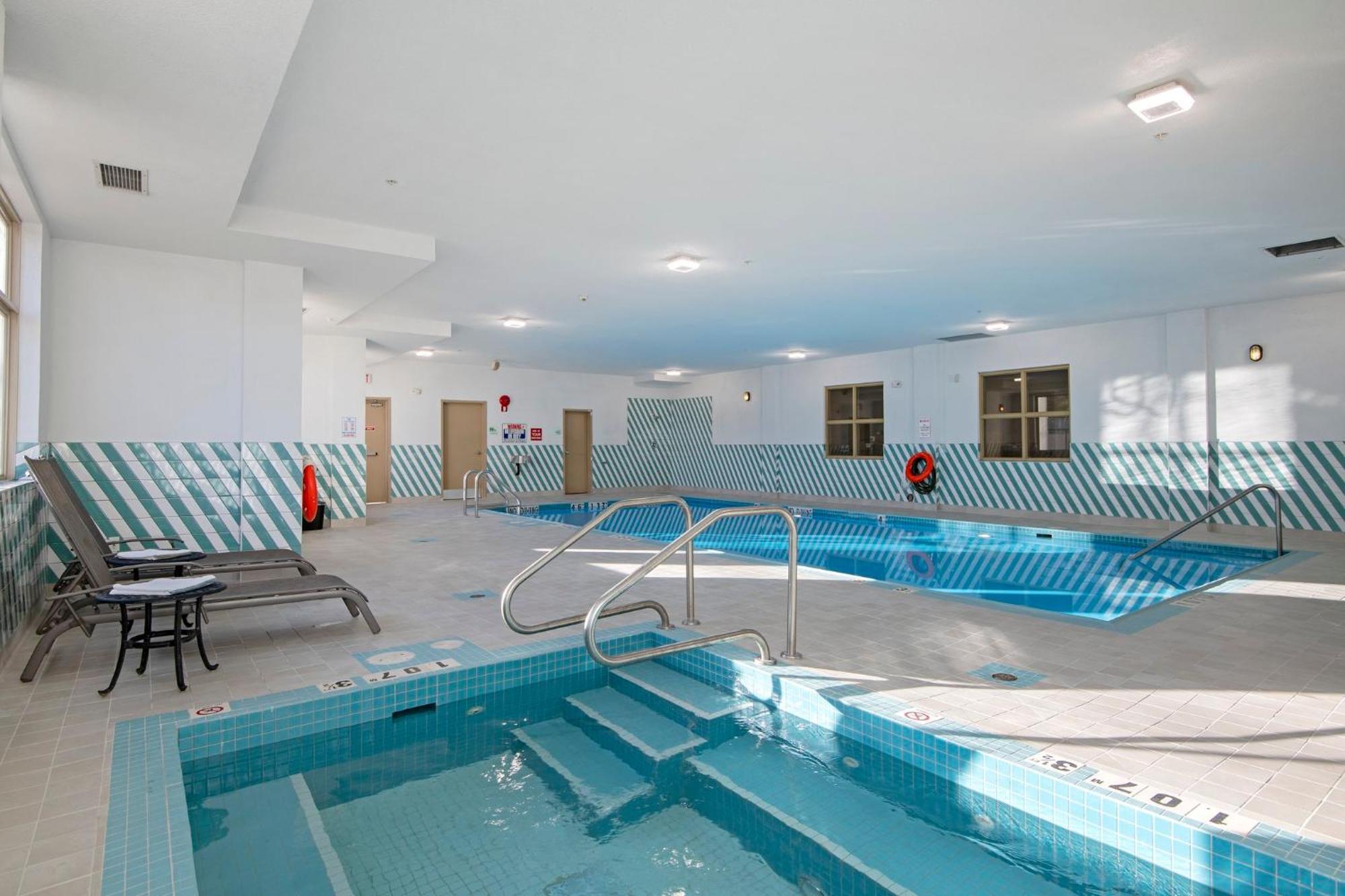 Holiday Inn Hotel And Suites-Kamloops By Ihg Exteriör bild