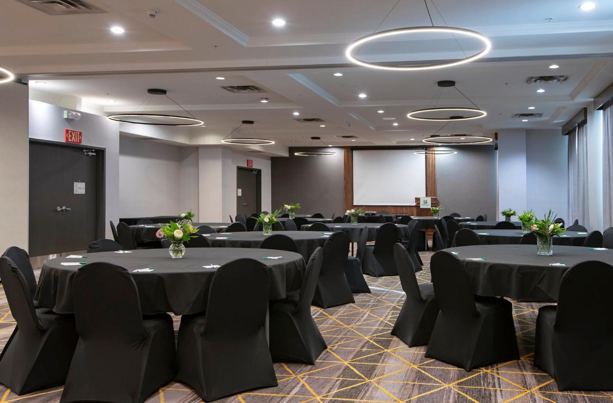 Holiday Inn Hotel And Suites-Kamloops By Ihg Exteriör bild