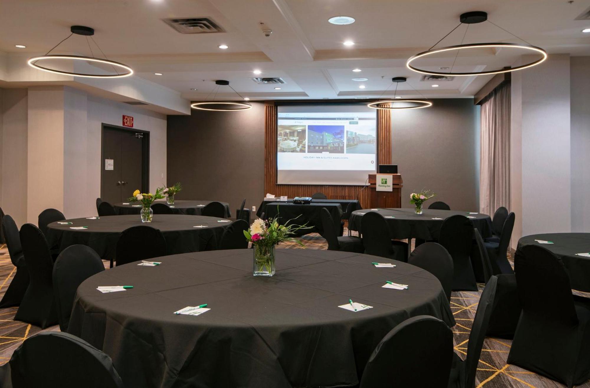 Holiday Inn Hotel And Suites-Kamloops By Ihg Exteriör bild