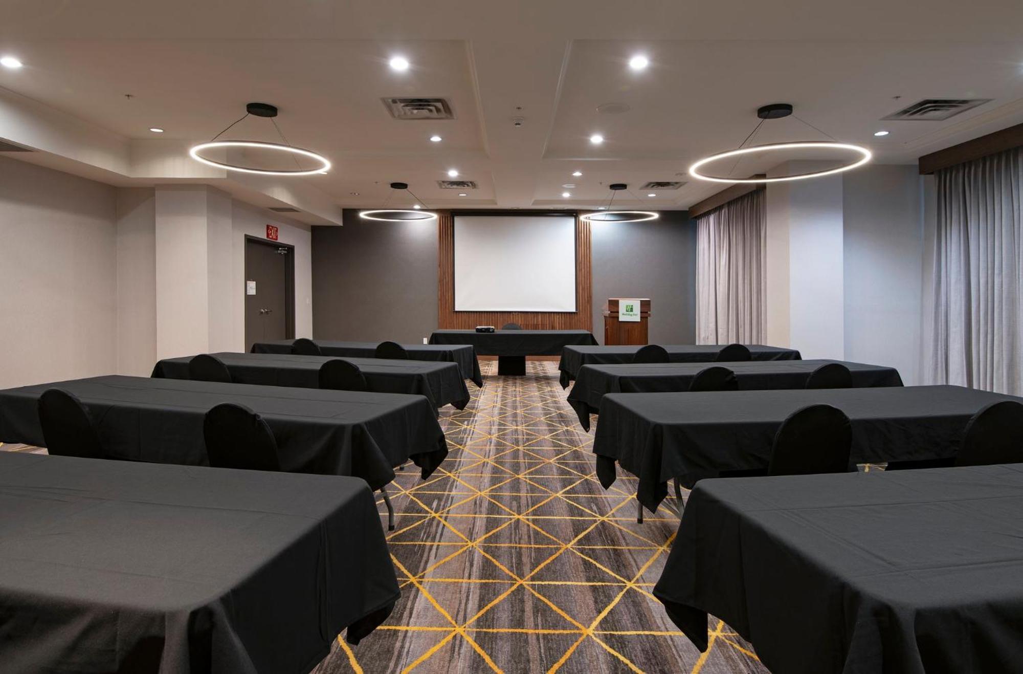Holiday Inn Hotel And Suites-Kamloops By Ihg Exteriör bild