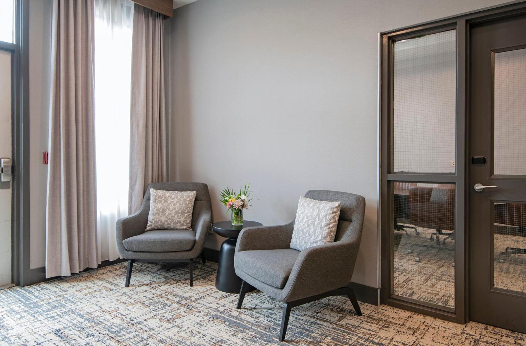 Holiday Inn Hotel And Suites-Kamloops By Ihg Exteriör bild