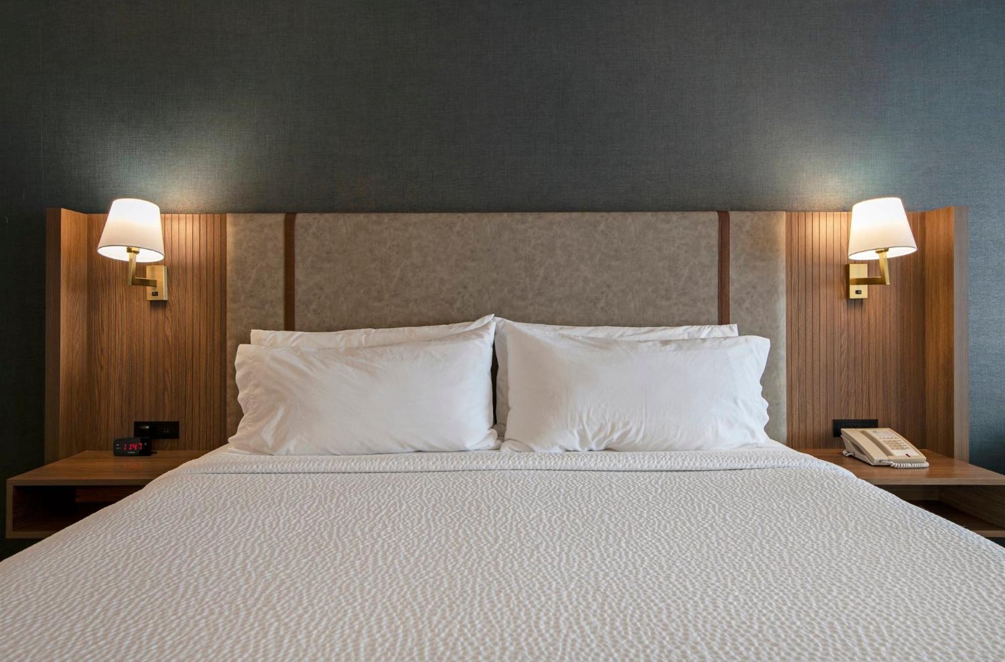 Holiday Inn Hotel And Suites-Kamloops By Ihg Exteriör bild