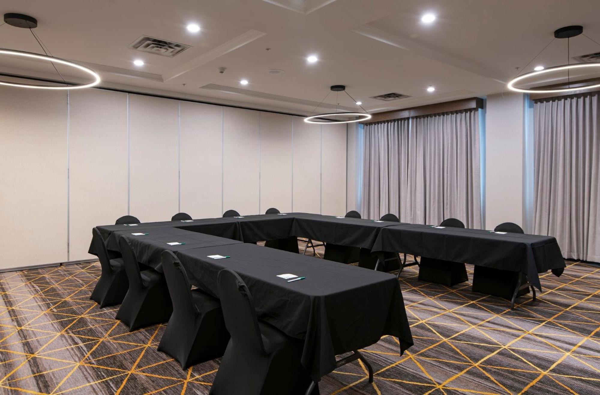 Holiday Inn Hotel And Suites-Kamloops By Ihg Exteriör bild