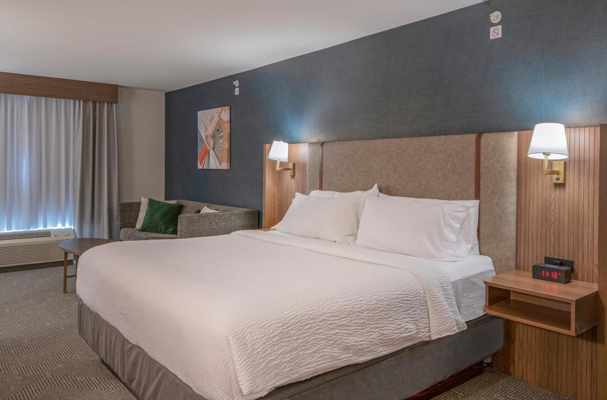 Holiday Inn Hotel And Suites-Kamloops By Ihg Exteriör bild